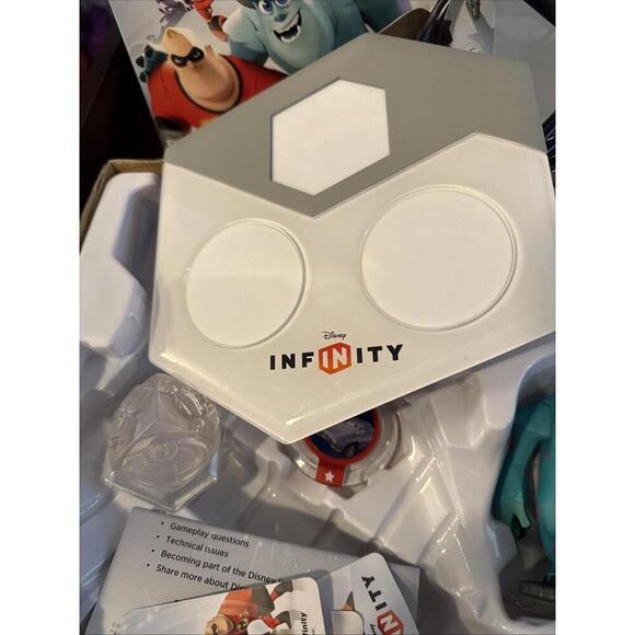 Disney Infinity 3.0 Portal Base And Figures Microsoft Xbox 360. Open Box - Picture 3 of 6